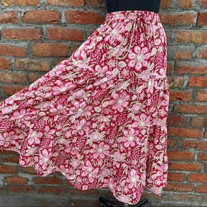 กระโปรงยาวผ้าฝ้ายสีขาวพิมพ์ลายบล็อกอินเดียแบบใหม่สำหรับผู้หญิง สไตล์ลำลอง เอวยางยืด ระบายอากาศได้ดี - Product Image 1