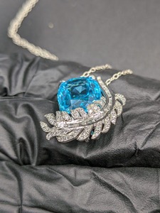 Pendentif classique en argent 925 avec moissanite et topaze, motif feuille orné de strass, collier en alliage pour femme, cadeau - Product Image 2
