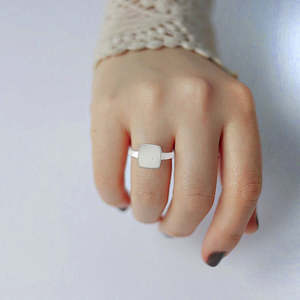 Elegante Anillo de Aguamarina con Corte Cojín y Engaste de Bisel, Plata de Ley 925 Sólida, Joyería Bohemia Hecha a Mano - Product Image 2