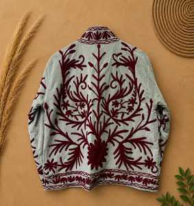 Sophistication intemporelle, veste élégante en velours gris brodée à la main pour femmes, art populaire suzani floral bordeaux, manteau bohème pour femmes - Product Image 5