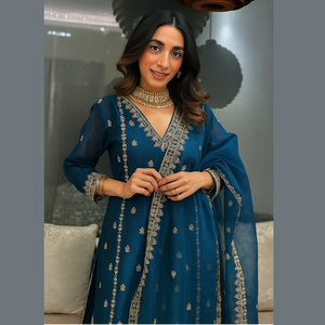 Nuevo y elegante conjunto de kurta, salwar y dupatta bordado para mujer, con un hermoso diseño para oficina y fiestas. - Product Image 1