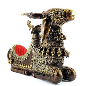 Porte-bougie indien hindou sacré en laiton pur représentant la déesse Nandi, vache avec trône et paon, art multicolore, 6 pouces - Product Image 4