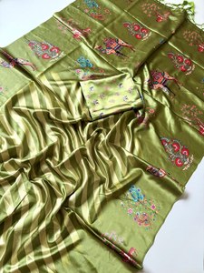 Sari de satén liso con estampado digital, hermoso diseño Leheriya Vantara, ligero y fácil de arreglar, ideal para fiestas. - Product Image 6