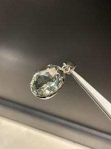 Pendentif de luxe en améthyste verte, plaqué or, argent sterling, pierre de naissance de février, bijoux pour femmes, cadeau minimaliste pour elle - Product Image 2