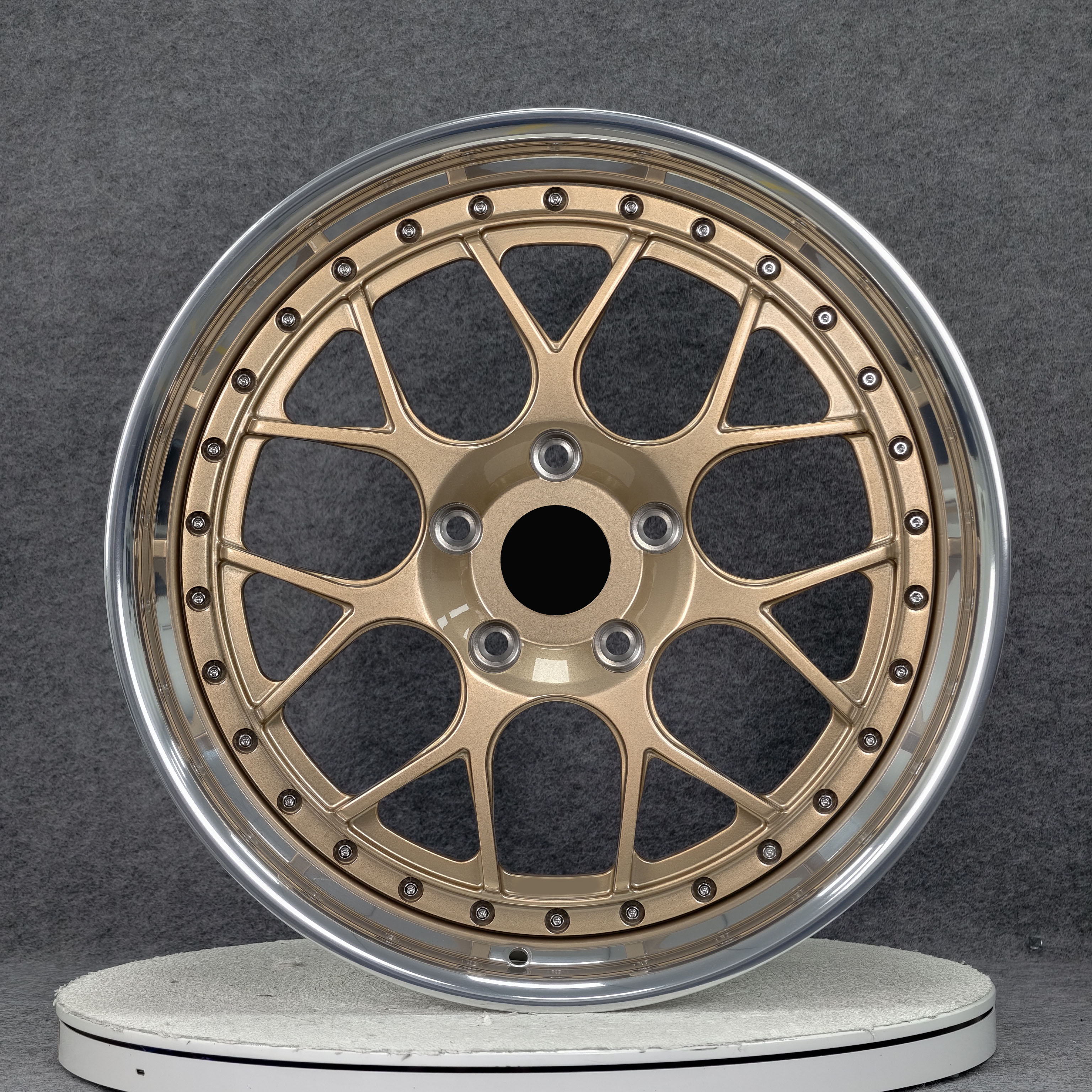 โกลเด้น