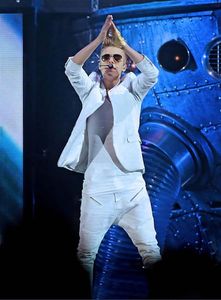Pantalones de Cuero de Justin Bieber - Product Image 4