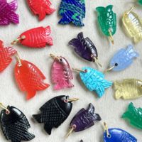 Pendentif poisson en pierre précieuse turquoise bleue AAA, taille 1 pouce, sculpté à la main, breloques poisson en cristal de pierre dans de l'argent 925, bijoux de haute qualité