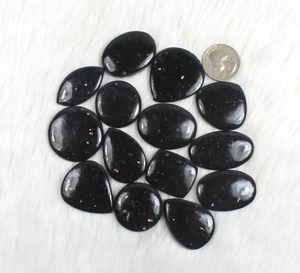 Pierres précieuses Nuummite en gros pour la fabrication de pendentifs, cabochons Nuummite pour bijoux, mélange de pierres précieuses en vrac de formes et de tailles variées - Product Image 3
