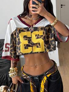 Crop top personnalisé à imprimé léopard pour femme, maillot de football américain Y2K, uniforme d'équipe personnalisé à col en V, marque privée, streetwear sexy - Product Image 6