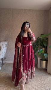 Ensemble Anarkali en soie bordeaux brodé, tenue indienne pakistanaise pour femmes avec dupatta, robe de fête de mariage - Product Image 2