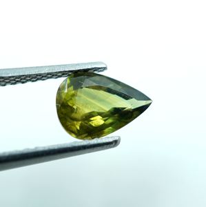 Piedra Preciosa de Zafiro Verde Natural en Forma de Pera, Color Verde, 0.94 Quilates, 7.5x5.4x3.2 MM - Product Image 5