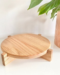 Support à gâteau élégant en bois fait main, motif carré, décoration événementielle, présentation à domicile, style classique, design intérieur de qualité - Product Image 1