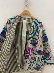 Veste en velours brodée Suzani, style indien, faite à la main, unisexe, style bohème, vêtement d'extérieur, manteau original, cadeau de Thanksgiving - Product Image 3