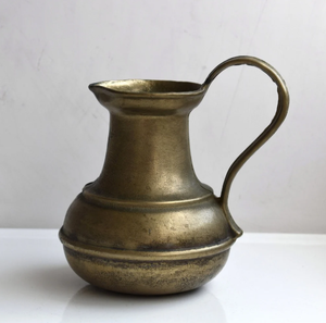Carafe à poignée artisanale de designer, carafe à vin ou jus sur mesure en métal doré, grande capacité, carafe à eau en métal - Product Image 2