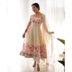 Magnifique robe Anarkali et pantalon avec dupatta pour les fêtes, vêtements régionaux - Product Image 2