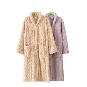 Peignoir en coton de style classique avec logo brodé, coupe confortable, idéal pour l'hôtellerie et l'usage domestique - Product Image 5