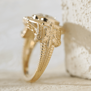 Bague de mariage en or jaune 14K avec diamant de laboratoire 3 carats taille ancienne européenne, sertie de griffes, gravée, style Art Déco et antique - Product Image 6