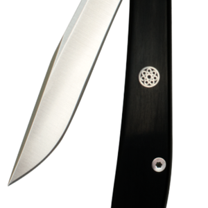 Cuchillo para carne de acero inoxidable con hoja afilada para rebanar, mango negro y funda de cuero para cortar carne de res en la mesa. - Product Image 5