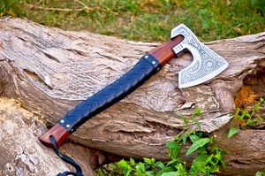 Axe Viking à barbe faite à la main par A&M ENTERPRISES avec tête en acier gravée en profondeur, manche en bois enveloppé de cuir noir tressé - Product Image 5
