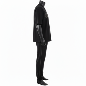 Ensemble t-shirt et pantalon pour homme en jersey de coton mélangé premium 220 GSM, noir, avec panneau latéral à strass et logo personnalisé. - Product Image 3