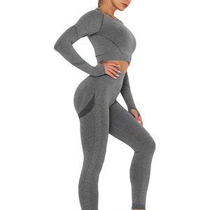 Conjunto de yoga con sujetador deportivo y leggings de compresión, tela flexible y duradera, para entrenamiento y estilo de vida activo diario. - Product Image 1
