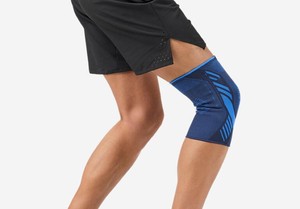 อุปกรณ์พยุงเข่าขวาและซ้ายพร้อมแผ่นเสริมด้านข้างสำหรับวอลเลย์บอล บาสเกตบอล-ป้องกันการระบายอากาศได้ดี วัสดุหนา ปิดด้วยเชือกผูก - Product Image 5