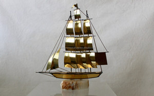 Sculptures en forme de navire coulé en laiton artificiel pour décorations pour la maison et hôtels Table finition de haute qualité Design élégant navire - Product Image 6