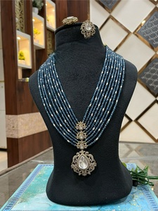 Magnifique ensemble de boucles d'oreilles en or plaqué de qualité supérieure avec longues pierres de moissanite et Kundan, bijoux de créateur pour femmes, pour mariage et soirée - Product Image 3