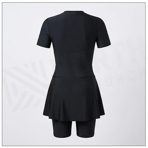 Robe de yoga noire North Approach avec short intégré, séchage rapide, en Spandex et Polyester, col rond, manches courtes, taille haute, ajustement élastique, pour femme - Product Image 3