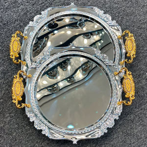 Plateau de service en aluminium avec finition nickelée pour la décoration des fêtes à domicile – Modèle moderne haut de gamme - Product Image 3