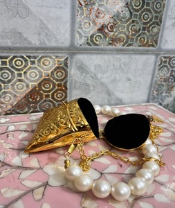 Bolso Potli de Lujo Hecho a Mano en Latón Chapado en Oro con Asa de Perlas, Diseño Nupcial Tradicional F S International - Product Image 2