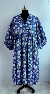 Robe midi décontractée en coton ample bleu style bohème chic avec imprimé main et col noué à manches courtes pour femme - Product Image 6