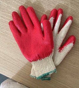 Gants tricotés résistants aux coupures en coton rouge enduit de latex, ambidextres, à manchette extensible, pour le nettoyage domestique et la protection - Product Image 5