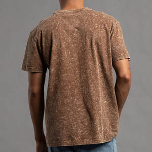 เสื้อยืดโอเวอร์ไซส์ทรงบ็อกซี่ สตรีทแวร์ ผ้าฝ้าย 285 กรัม ฟอกสีซีดแบบซันเฟด ตัดต่อผ้าด้านหน้าและด้านหลัง ลุคย้อนยุค พิมพ์โลโก้ตามสั่งสำหรับผู้ชาย - Product Image 6