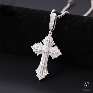 AARVA JEWELS Colgante de Cruz de Moissanita Chapado en Oro de Plata de Ley 925, Corte Brillante, Engaste de Garra, Joyería para Fiesta - Product Image 3
