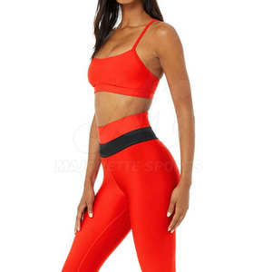 Ensemble de yoga pour femmes, directement de l'usine, conçu avec des matériaux flexibles, sensation légère et vêtements performants et modernes. - Product Image 2