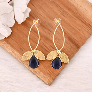 Boucles d'oreilles élégantes en laiton plaqué or avec pierre hydro-gemme bleu encre, bijoux de mode faits à la main pour femme, cadeau - Product Image 3