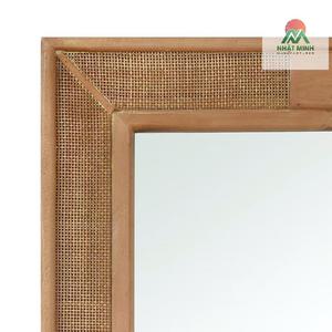 Miroir mural, bois naturel et rotin, 29,5"x39,5". Cadre en bois de sapin naturel avec incrustation de rotin pour une texture et une chaleur organiques. - Product Image 2