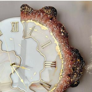 Horloge murale analogique moderne en résine de quartz, chiffres romains, décorative, irrégulière, pour salon et décoration intérieure - Product Image 3
