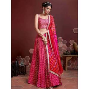 Lehenga Choli de Seda Bordada en Rosa, Talla Grande, para Sangeet - Product Image 1