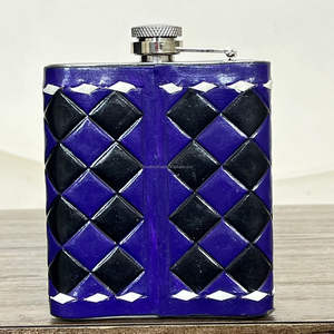 2026 Elegante Botella de Alcohol de Lujo Portátil de Cuero Genuino de Vaca con Patrón a Cuadros y Botella de Bolsillo Personalizada - Product Image 6