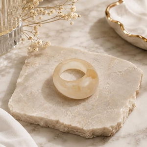 FAIZA CRAFT Bague en résine polie faite à la main, couleur crème beige, modèle rond, thème ange, bijou fantaisie unisexe - Product Image 3