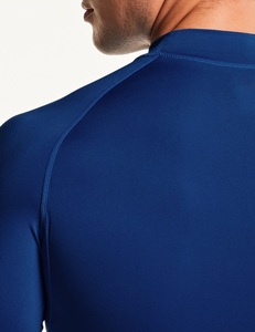 Chemise de compression spécialement conçue pour les passionnés de fitness recherchant confort, performance et soutien musculaire fiable - Product Image 4