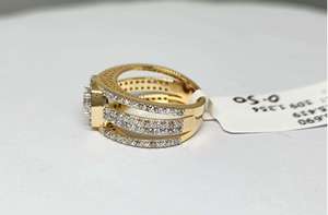 Anillo de Compromiso de Lujo con Halo de Oro Amarillo de 14K Chapado en Rodio, Diamante Natural Certificado por IGI, Joyería Premium para Novias, Venta al Por Mayor para Exportación - Product Image 5