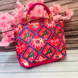 Bolsos de Mano y Clutches de Seda Patola Hechos a Mano con Diseño Moderno para Mujer, Accesorios para Bodas - Product Image 3