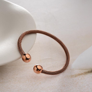 Bracelet manchette ouverte en fil torsadé de cuivre pur, finition lisse et polie, extrémités à billes rondes, tressage en maille de corde, bracelet de poignet torsadé - Product Image 3