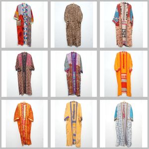 Kimono en soie fait main de qualité supérieure, style vintage patchwork, pour demoiselles d'honneur, taille unique, vêtement de nuit pour femme - Product Image 1