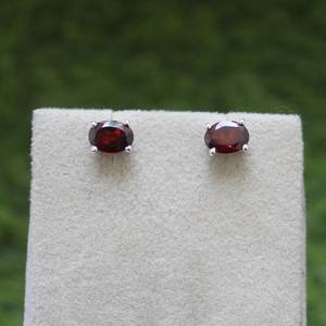 Boucles d'oreilles ovales délicates en grenat, argent sterling 925, faites à la main, bijoux élégants, pierre de naissance, cadeau pour femme - Product Image 3