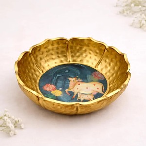 Bol Urli en métal décoratif religieux, design traditionnel, pour Diya flottant et fleurs, pour temple - Product Image 5