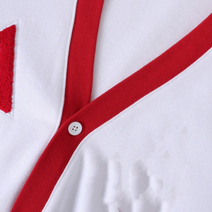 Cárdigan Personalizado con Letras Griegas Estilo Universitario |   Suéter de punto con cuello en V y botones al frente, mangas a rayas y bolsillos |   Hermandad Universitaria - Product Image 4